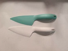 NEW Tupperware Cut N Serve Pastry Cutter Pie Cake Server 5193 Multiple Colors