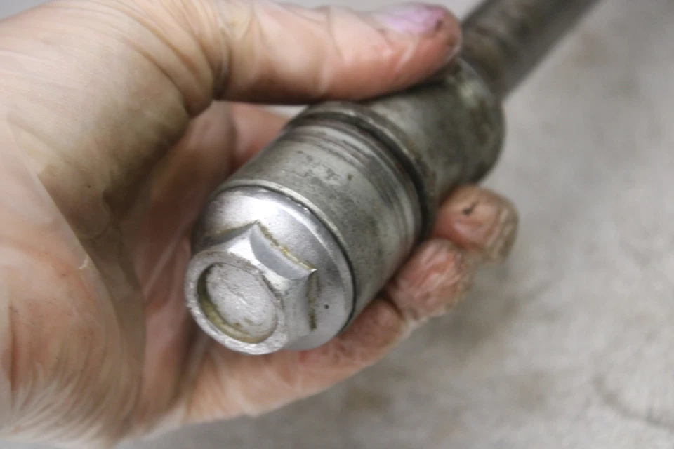 1980 Honda CB650C Custom REAR AXLE BACK WHEEL RIM PIVOT BOLT AXEL V15-0189.RO - Image 4 of 4