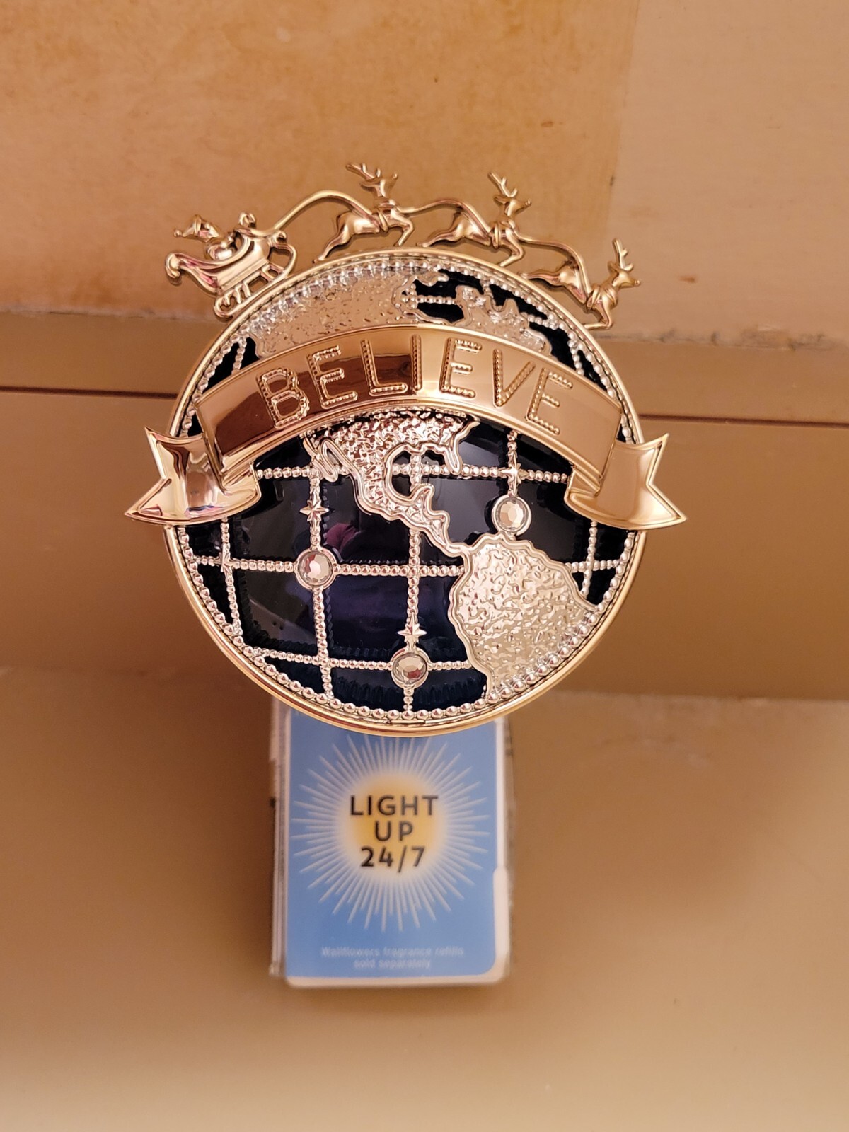 Bath & Body Works Believe Santa Globe Light-Up Wallflower Plug-In Christmas 2022-image