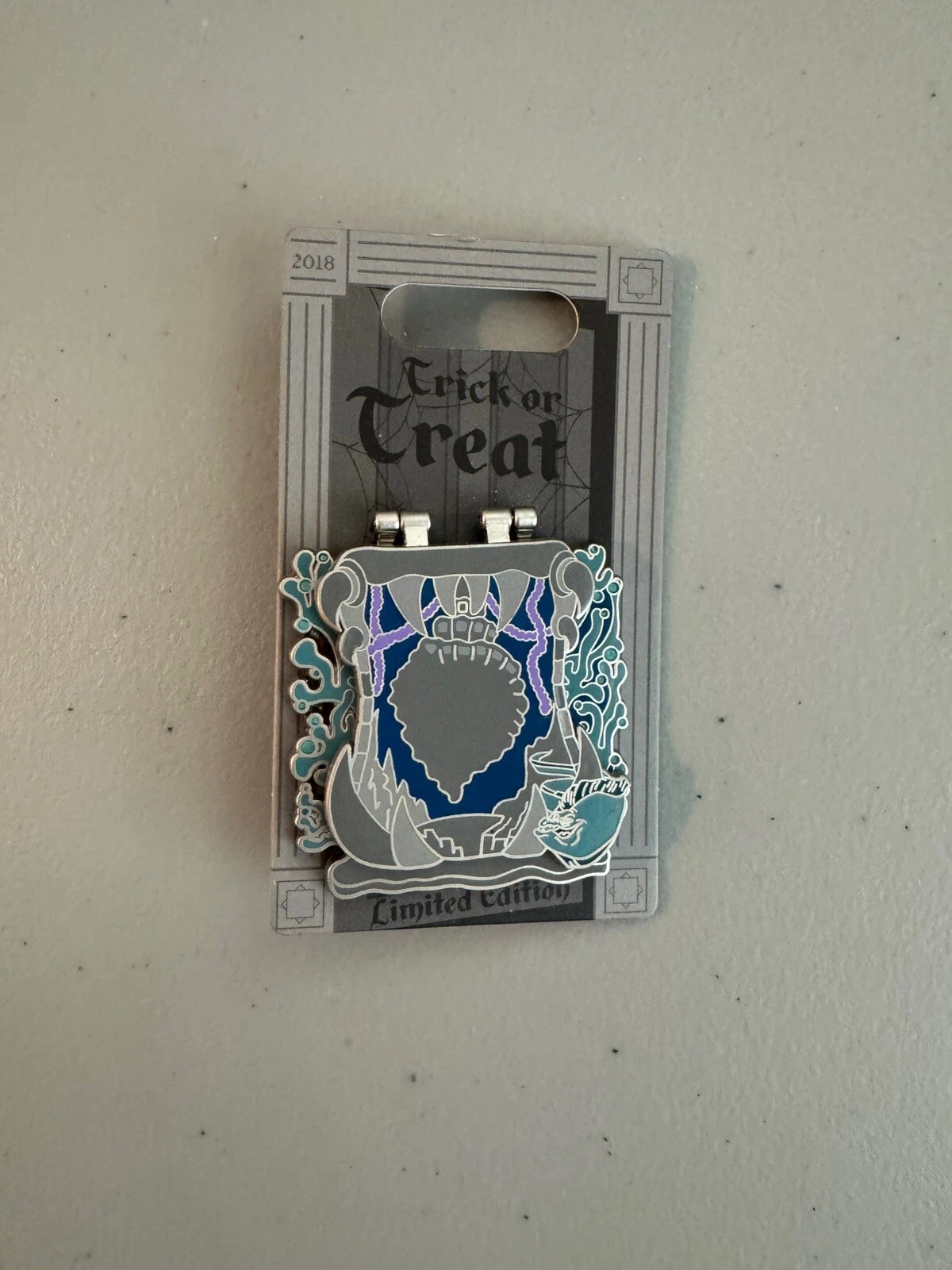 DISNEY PARKS URSULA The Little Mermaid Pin Trick or Treat 2018 #130683 LE /4000
