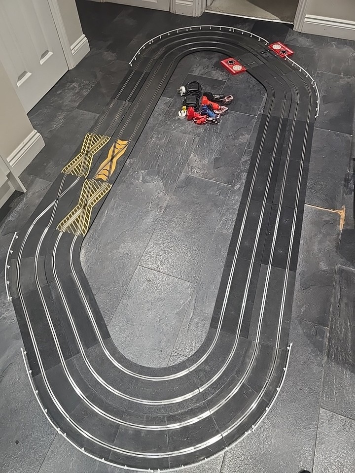 Scalextric Classic Track Scalextric Classic Track Layout 4 Lane Racing ...