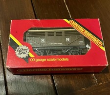 HORNBY MODEL RAILWAYS OO GAUGE SOUTHERN REGION 10 TON SHEEP WAGON R.106