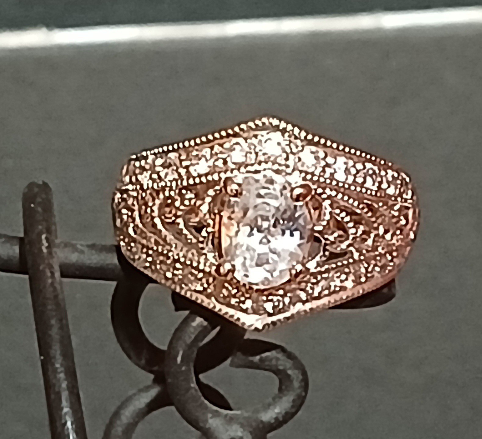 Avon Cutout Design Ring Size 7