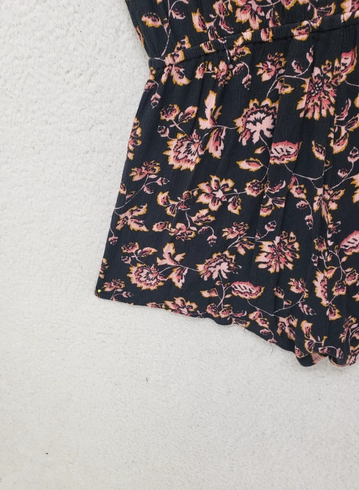 Mamelucos para mujer Aeropostale grandes negros florales 100 % rayón llave ajuste informal mini Foto 4 de 4