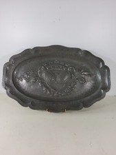 Important plat decoratif ancien en etain blasons Couronnées heraldique