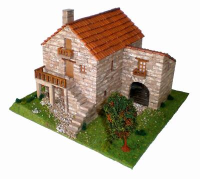 CUIT Ceramic Building Construction Kit, Traditional Galician House (1:87)
