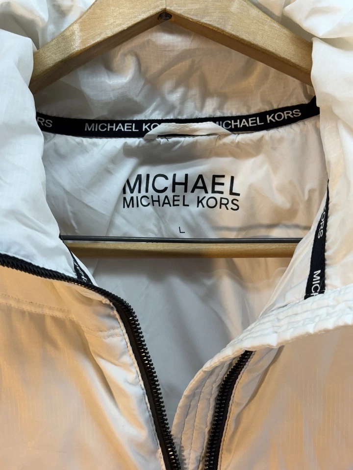 Chaqueta acolchada de plumas Michael Kors para mujer grande blanca negra larga al aire libre Foto 2 de 4