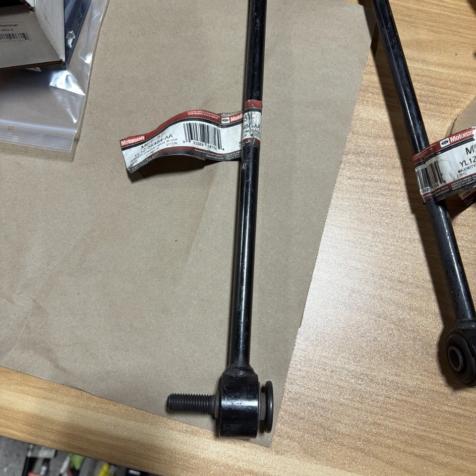 Barra estabilizadora trasera enlace Ford Expedition Navigator 00-02 Motorcraft MEG 57 Foto 2 de 4