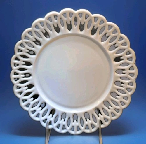 Vintage Westmoreland Milkglass Plate  with Lace  Edging   9 1/4"