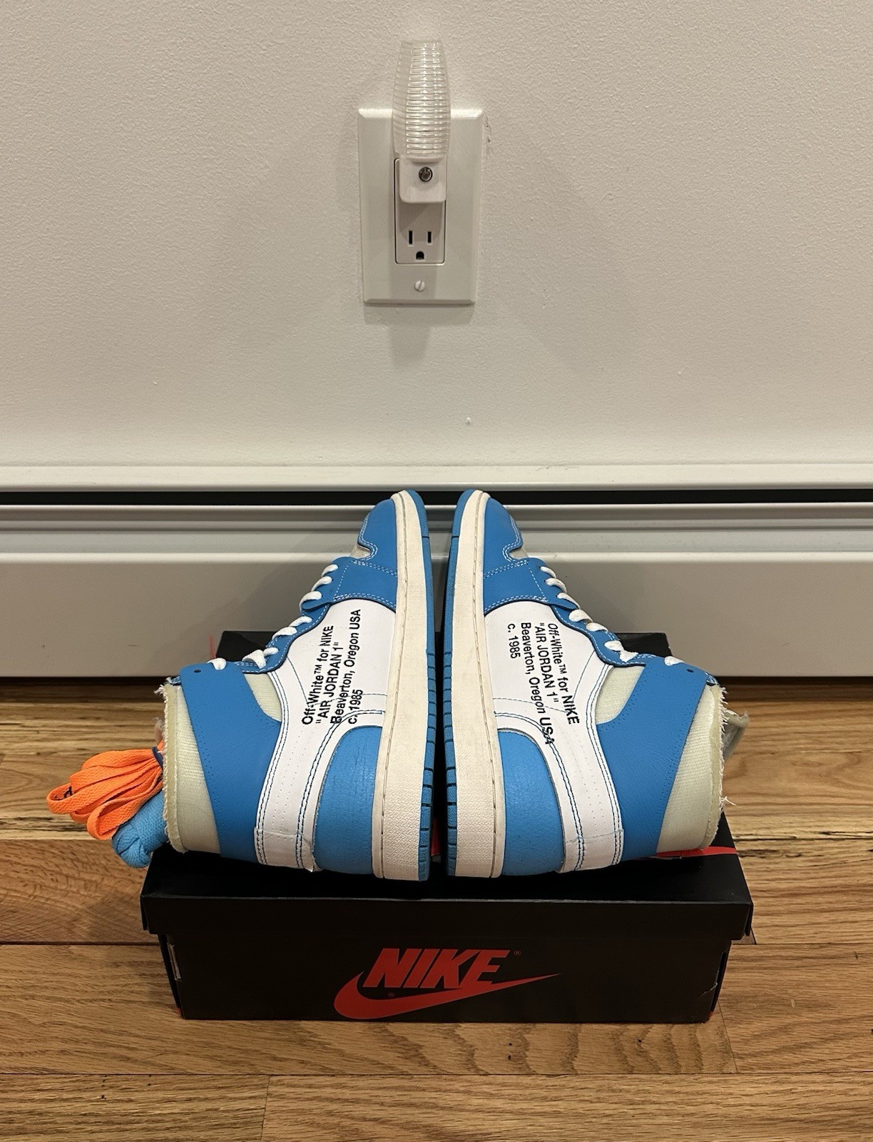 Air Jordan 1 Retro OG x Off-White High UNC. Pre Owned Size 8.5 / AQ0818-148. thumbnail 6