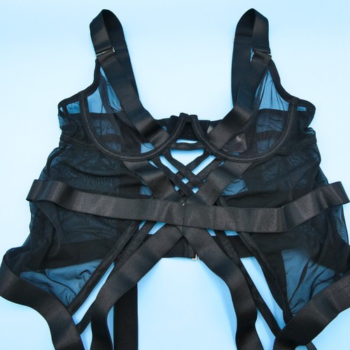 Bluebella 34B Lencería Negra Top Correa Cruzada Con Aros Gótico Gótico Dominante Nuevo - Imagen 2 de 10