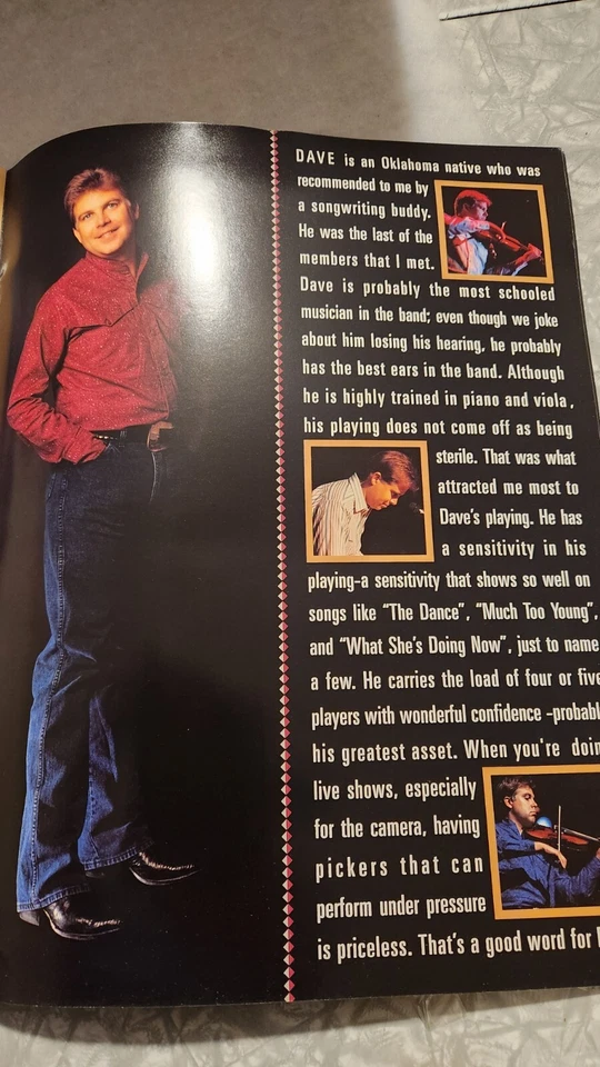 1992 GARTH BROOKS "ON TOUR" Concert Program large 15 1/2" x 12"  - Image 3 of 4
