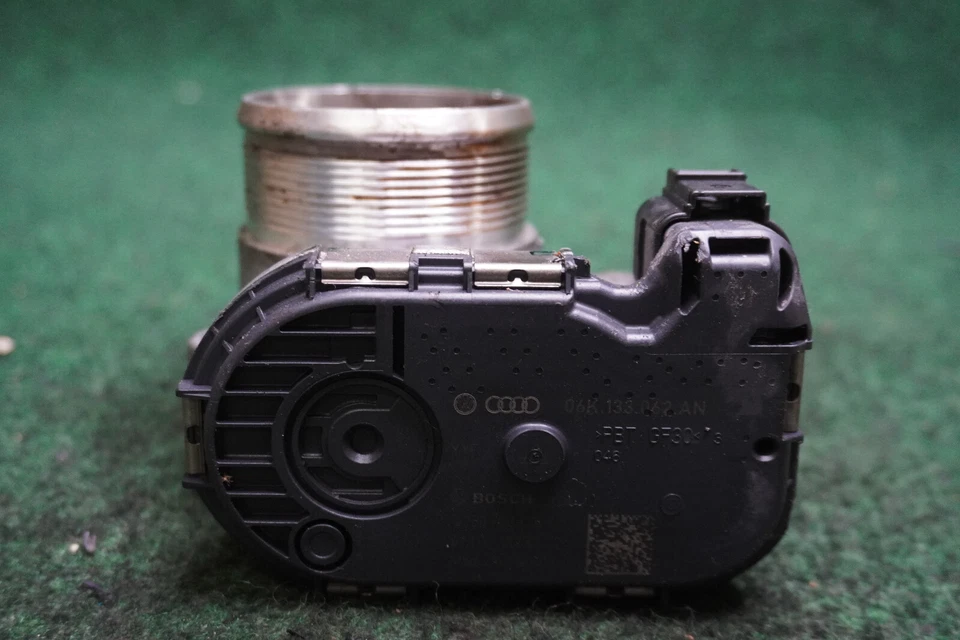 Volkswagen Tiguan 2021 2,0 L carrocería del acelerador OEM 06K133062AN Foto 3 de 4