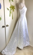 White Embroidered Petite Wedding Dress Spaghetti Strap With Shawl EUC