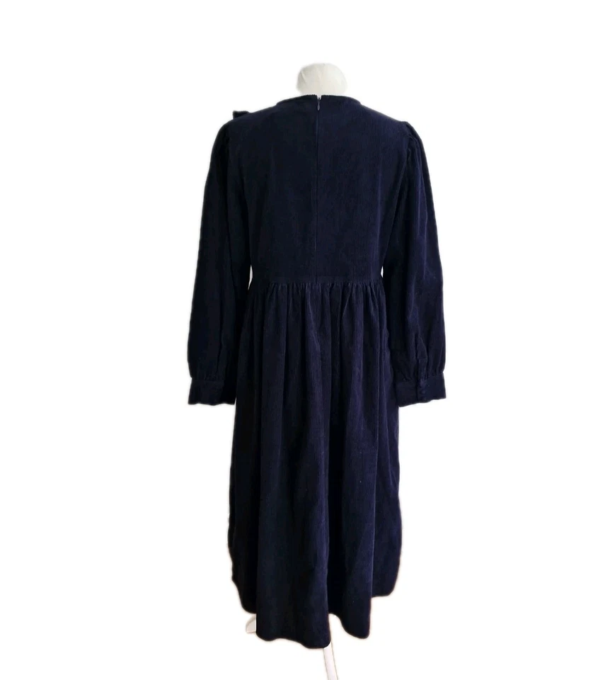 Vestido de pradera Rae Feather para mujer azul marino de pana con volantes delanteros. Talla grande/Reino Unido 14. Foto 2 de 4