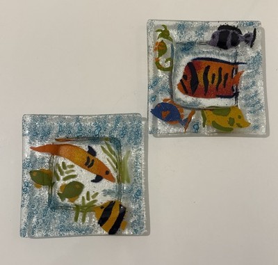 Handgefertigtes Fischgeschirr-Set aus verschmolzenem Glas 2 quadratische Teller Kunst 6 Zoll quadratisch # 