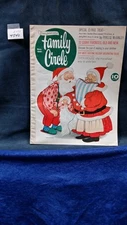 MAG FAMILY CIRCLE 12/1961 COVER HOW MRS CLAUS SAVE CHRISTMAS