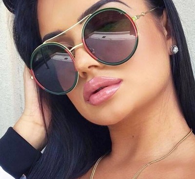 girl with circle glasses