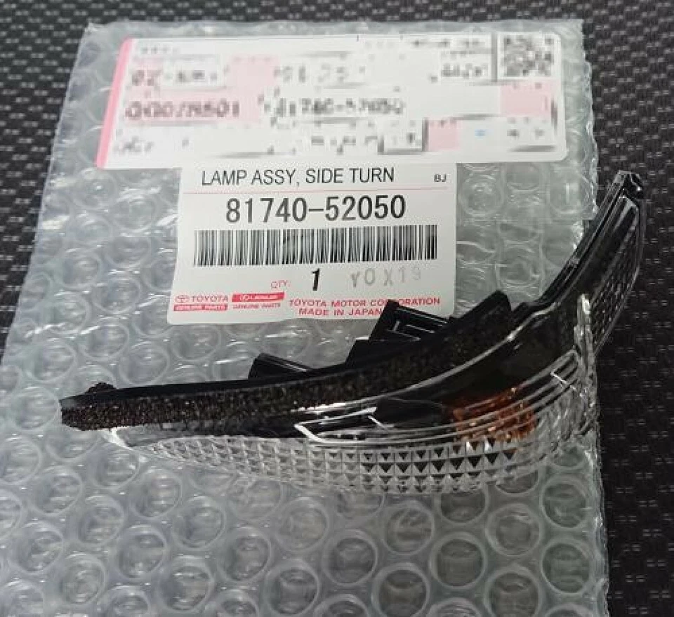 Toyota Genuine OEM Left Side Mirror Mounted Turn Signal Lamp  81740-52050 - Изображение 2 из 4