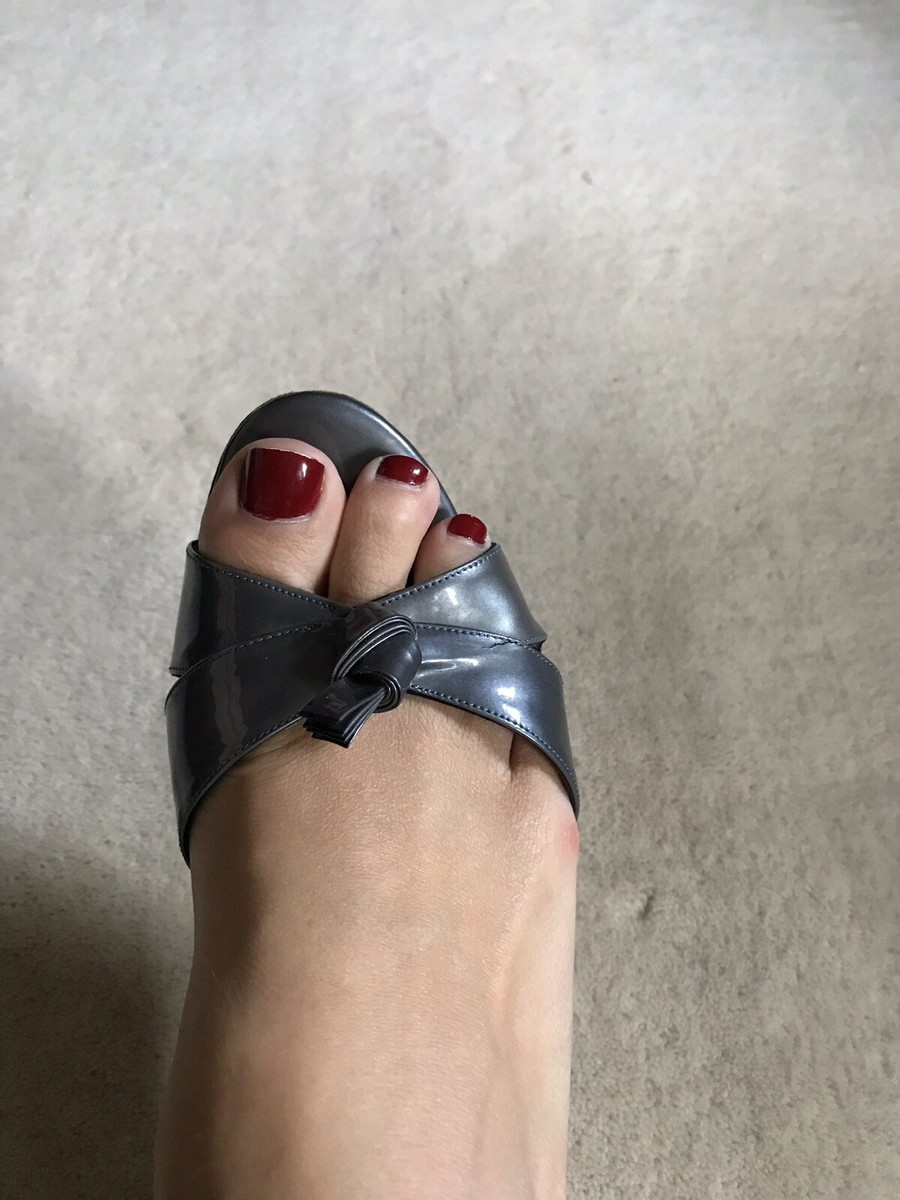 Talons Manolo Blahnik - Nœud Croisé, Cuir Verni Gris Métallisé, Taille 39.5 (Occasion)