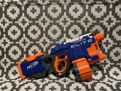 NERF B5573 N-Strike Elite Hyper-Fire Blaster funktional mit vollen Magazin 