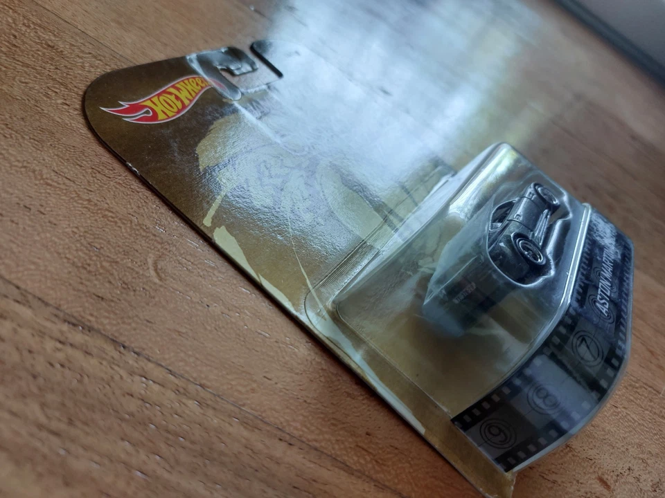 Hot Wheels James Bond 007 Casino Royale Aston Martin DBS Retro Entertainment  - Immagine 2 di 4