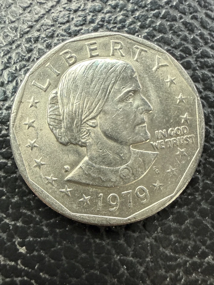 Moneda de dólar estadounidense 1979 D Susan B Anthony llena punto D, punto E pluribus, flecha de línea Foto 2 de 4
