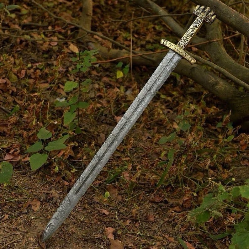 Custom Hand Engraved Damascus steel vikings Sword With Scabbard,best for cosplay