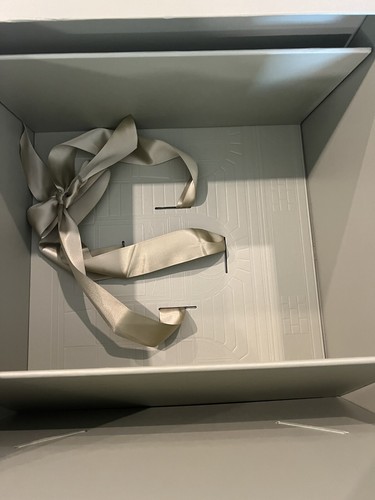 100% Authentic Van Cleef & Arpels Green Jewelry Empty Gift Box 14” x 14”x 8.5” - Picture 6 of 8