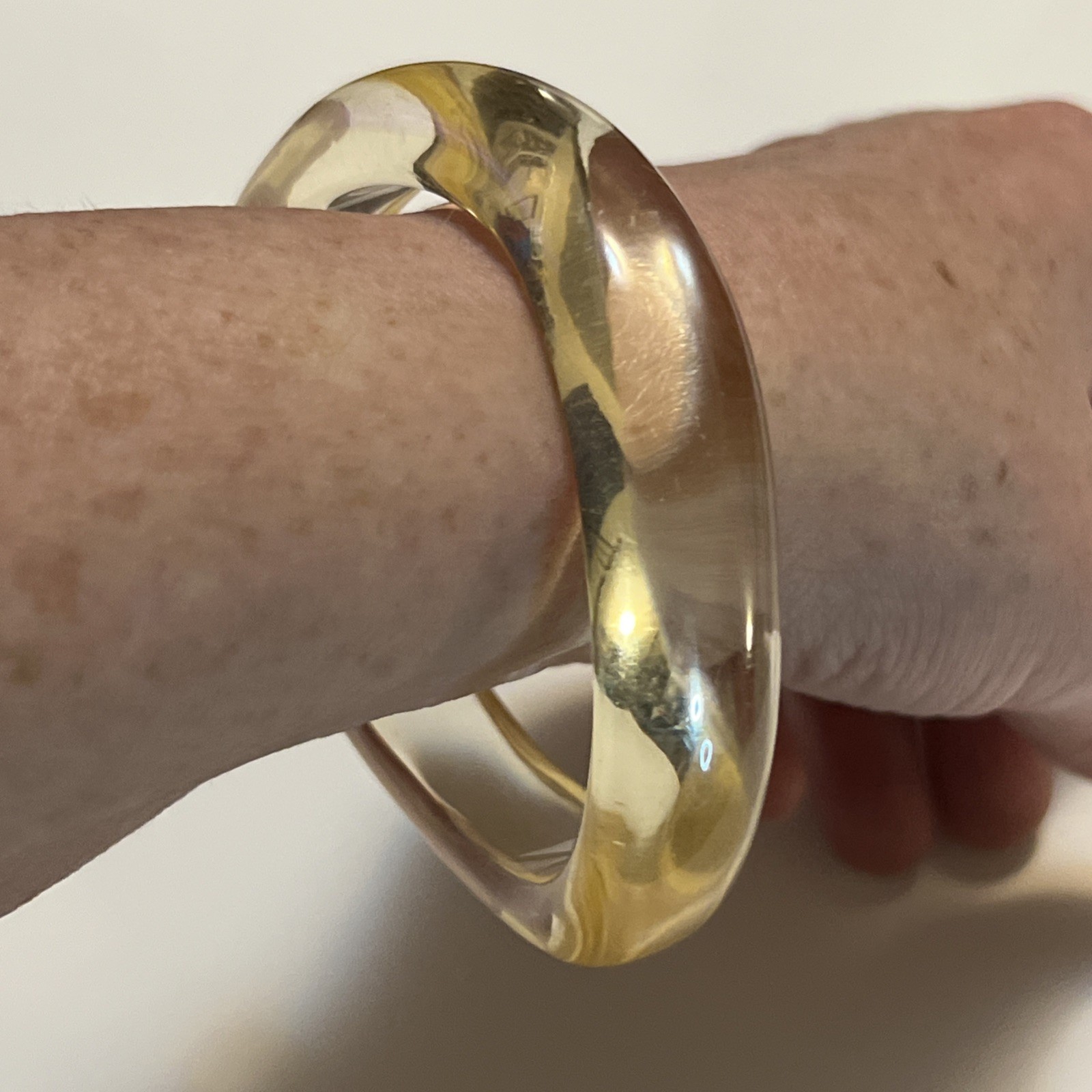 Lucite Clear Solid Wavy Bangle Bracelet Vintage  … - image 5