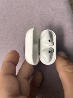 Apple AirPods 2nd Generation In-Ear Bluetooth Headset Wireless Charging Case