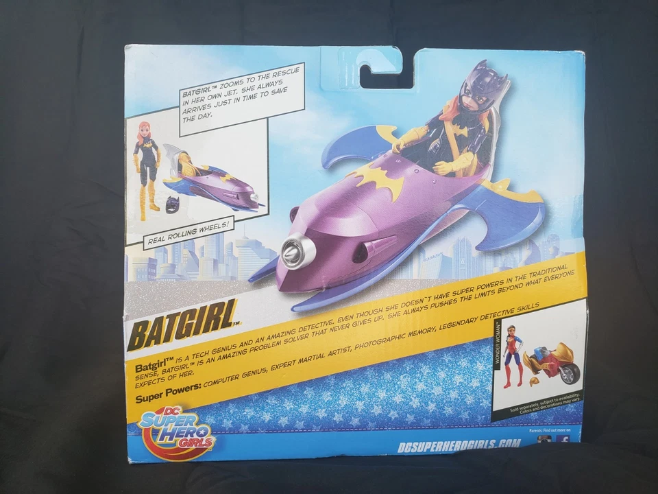 Figura de acción sellada DC Super Hero Girls Batgirl con vehículo Batjet Foto 3 de 4