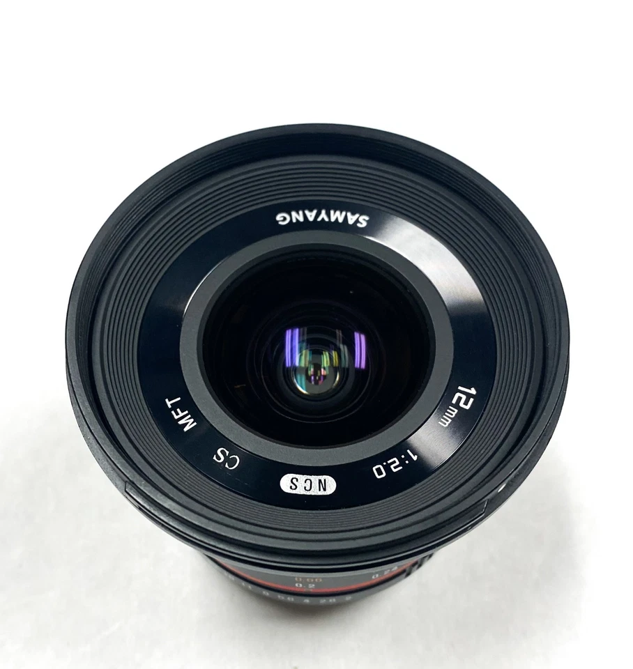 Lente de enfoque manual ultra gran angular Samyang 12 mm F2.0 NCS CS Micro 4/3 ¡LIMPIA! Foto 4 de 4