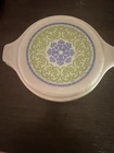 VNTG Pyrex Ocean Filigree Casserole Dish /Lid 2.5 Quart Bottom Is Avacodo Green