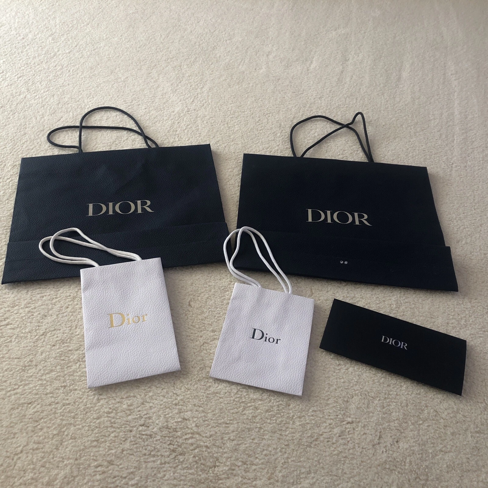 4 x sacs cadeaux Dior plus portefeuille reçu