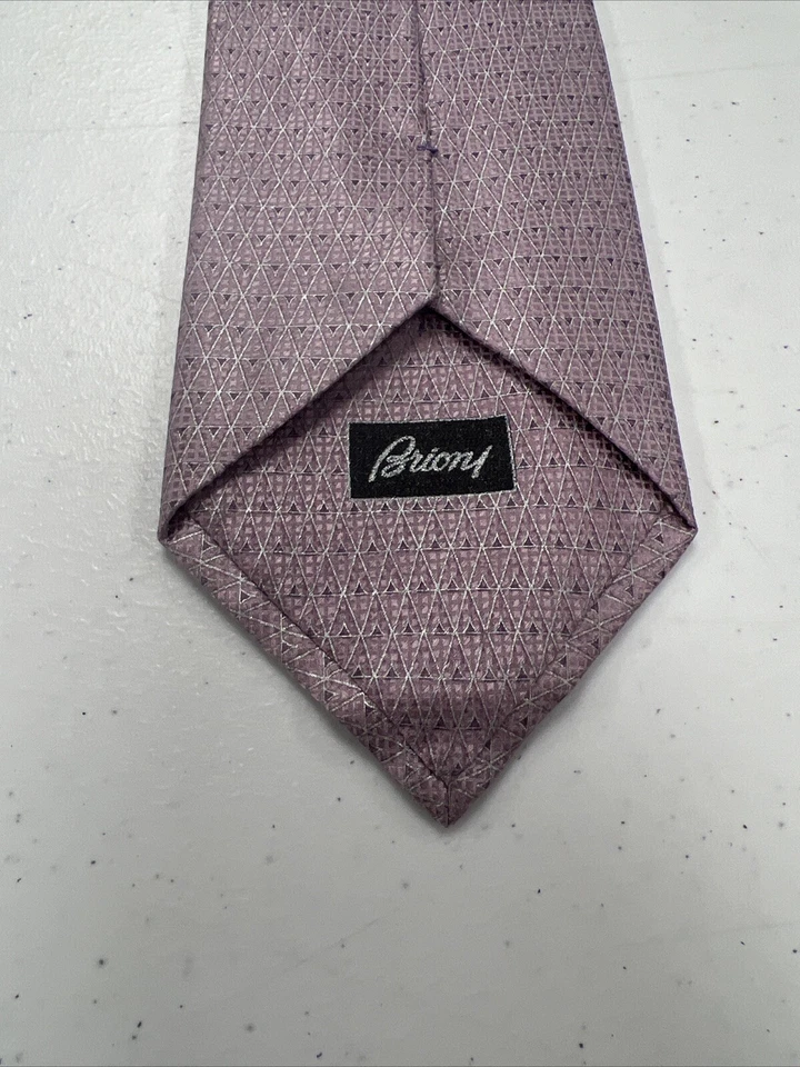Gravata masculina de seda geométrica rosa Brioni US$ 495 - Imagem 3 de 4