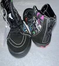 Vans x Disney Sk8- High Villains High Top Sneaker. Youth Size 1. NWT. Rare! 