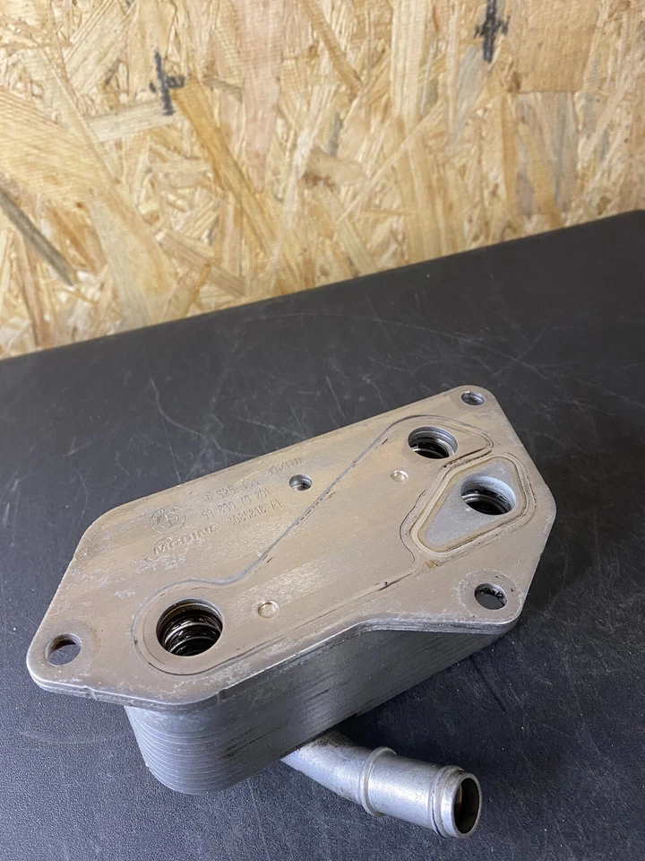 BMW 530XI 530i 525xi 525xi 330xi E60 2006-2007 enfriador de aceite de motor P6120 (924) Foto 3 de 4