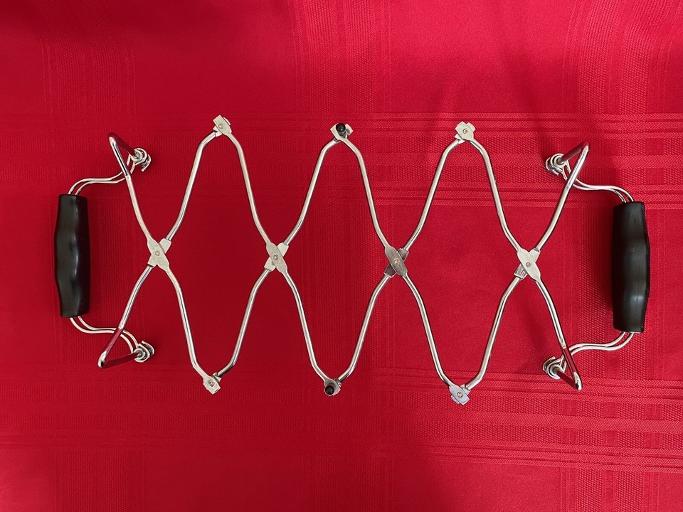 Trivet/Hot Plate Carrier Expandable/Foldable Metal with Plastic Handles