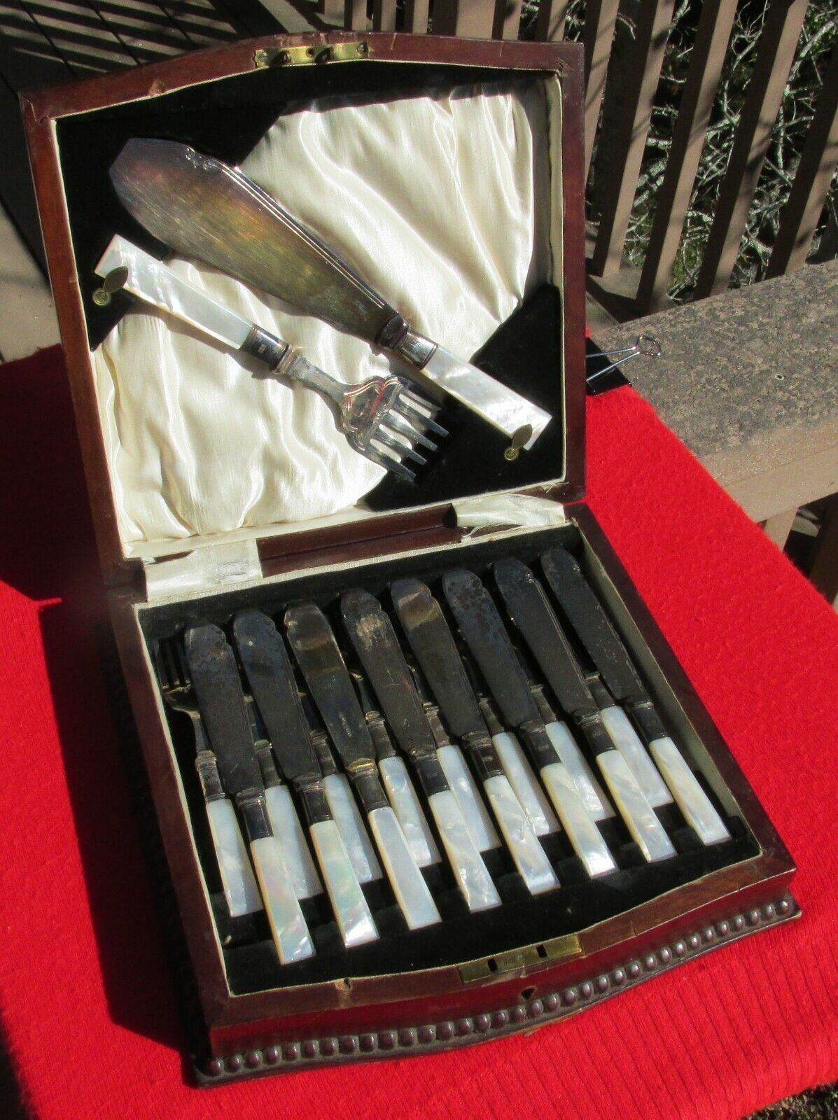 SHEFFIELD ENGLAND SILVER KNIFE AND FORK MOTHER OF PEARL SET 18 p