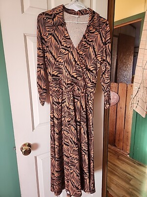 Classiques Entier Silk Blend  Dress Size M.  V Neck Gathered Sleeves & waist