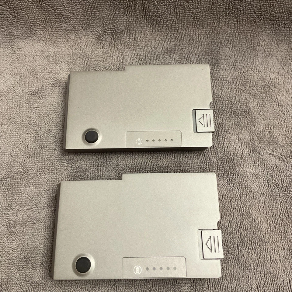 2 Batería GENUINA DELL Li-ion, Tipo C1295 11.1V, 4700mAh, Capacidad 53WH Sin Probar Foto 2 de 4