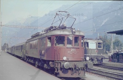 org Dia SBB BLS Ae 6/8 205 vor Personenzug in Interlaken-Ost 01.07.1976 (16014