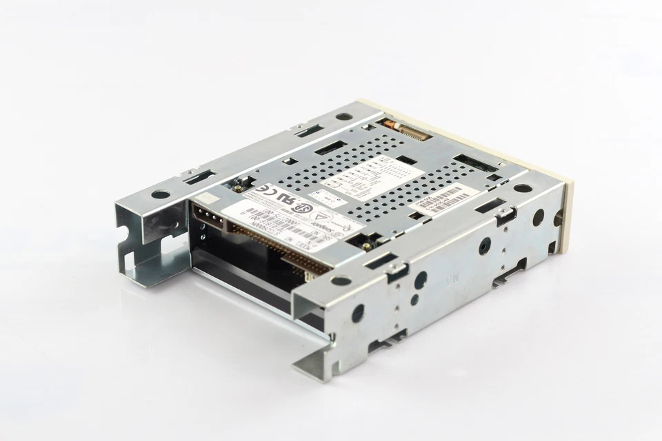 Seagate STD28000N 4GB/8GB SCSI DDS3 10002775-001 Tape Drive - Image 3 of 4