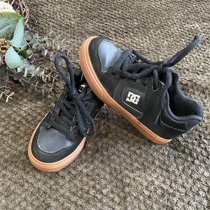 skateboarding tennis shoes