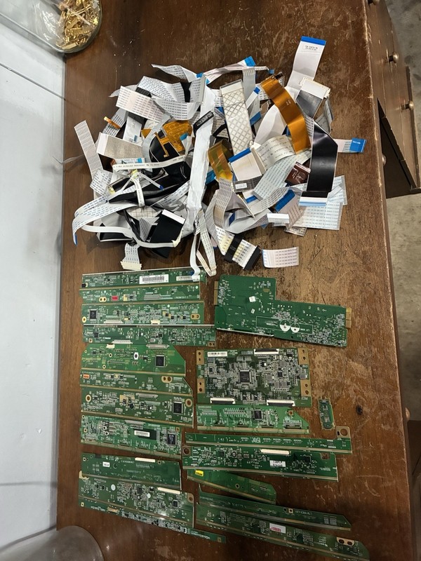 Gold plated boards and mixed lot or computer ribbon for gold recovery