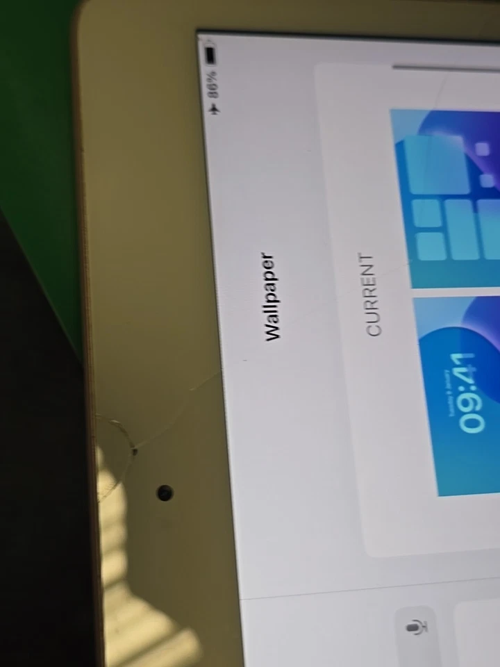 Apple iPad 7th Gen 32GB Wi-Fi 10.2 inch Gold - Cracked Screen (DK792 - Image 4 of 4