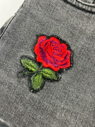 Unik Faded Black Denim Shortie Shorts Womens Size 44 Red Rose Applique Stretch - Picture 4 of 9