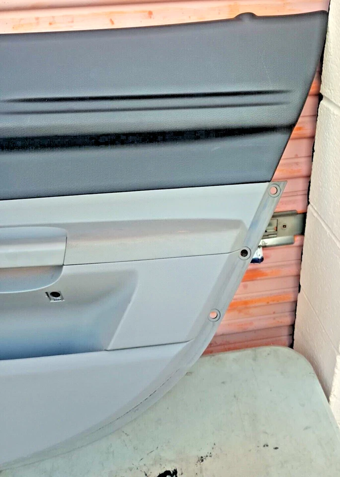 2005-06 道奇 MAGNUM 后内门装饰面板右乘客侧右手 LOC143BH — 第 4/4 张图片