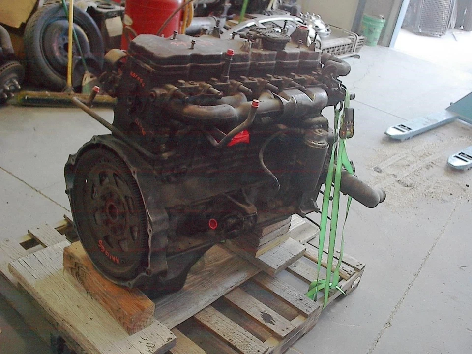 Dodge Ram 3500 Cummins 2004 usado 5,9 motor diésel dañado por fuego sin turbo 12/03 Foto 4 de 4